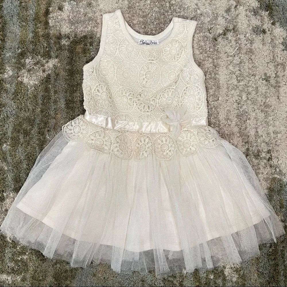 146. Girls Beautees Tulle Doily Cream Dress size 2T tutu